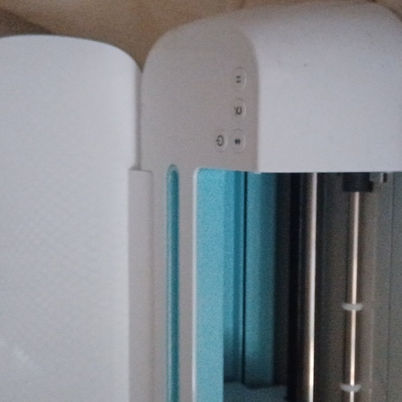 Cricut maker - Picture 2 of 3